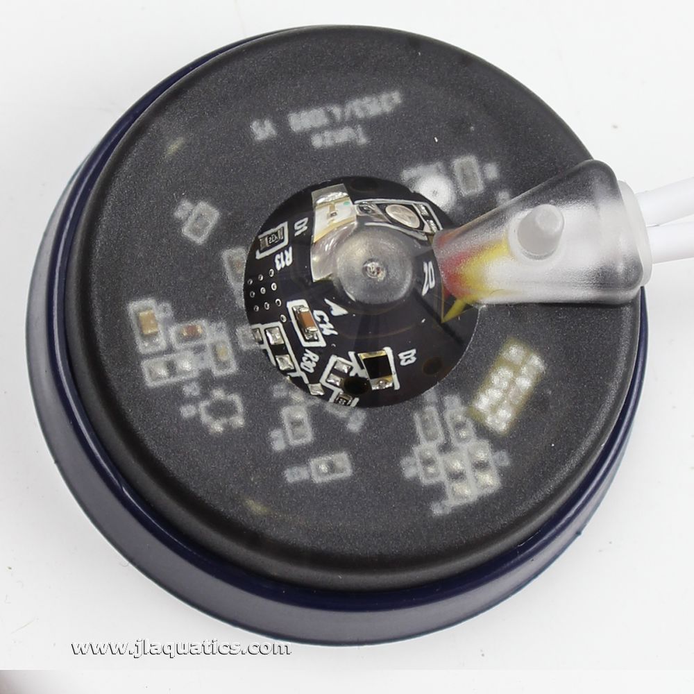 Close-up of the water level sensor of the Tunze Osmolator Nano 3 ATO - 3151